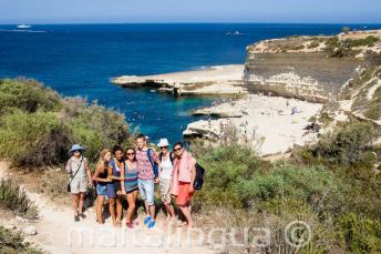 Gli studenti visitano St Peter's Pool, Malta
