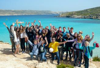 Un gruppo di studenti in gita a Comino, Malta
