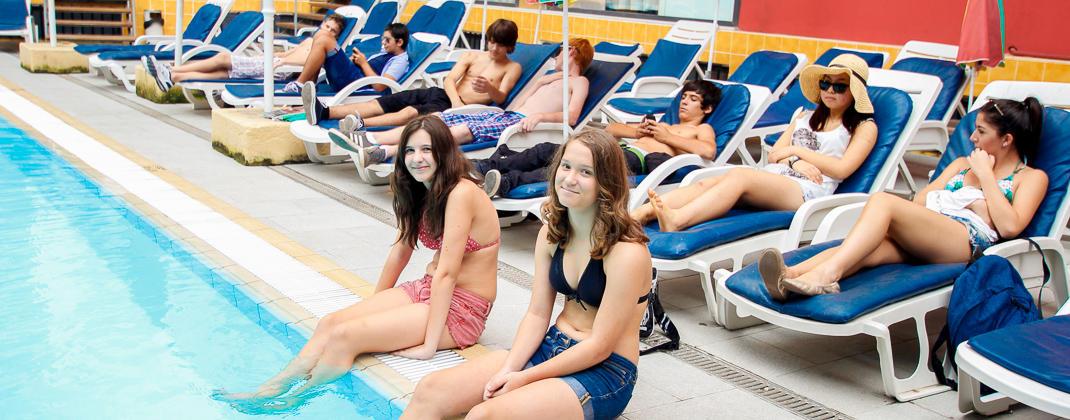 La piscina all'aperto del residence