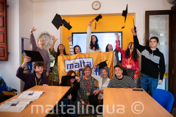 Gli studenti che hanno completato con successo un corso di inglese.