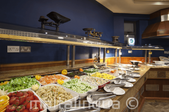 Il buffet della sala da pranzo del residence