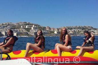 4 studenti nella banana boat