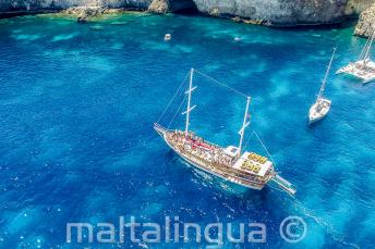 il galeone in Crystal Bay, Comino