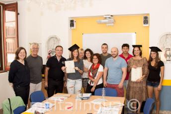 Gli studenti che hanno completato con successo un corso di inglese.