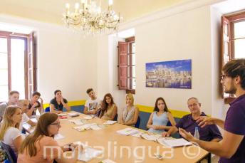 Gli studenti durante una lezione a Maltalingua