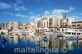 La baia di Spinola con le sue barche