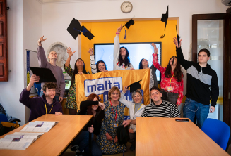 Gli studenti che hanno completato con successo un corso di inglese.