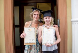 Mamma e bambino hanno ricevuto il certificato