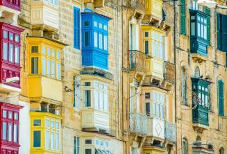 I balconi maltesi colorati