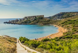 Una una spiaggia di sabbia a Mellieha, Malta