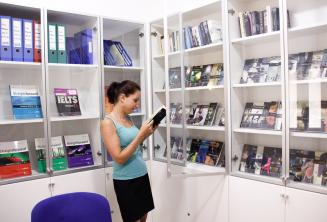 Prendere in prestito libri e DVD gratuitamente