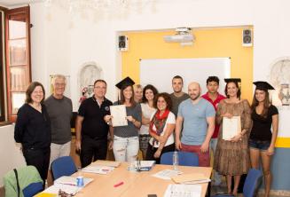 Gli studenti che hanno completato con successo un corso di inglese.